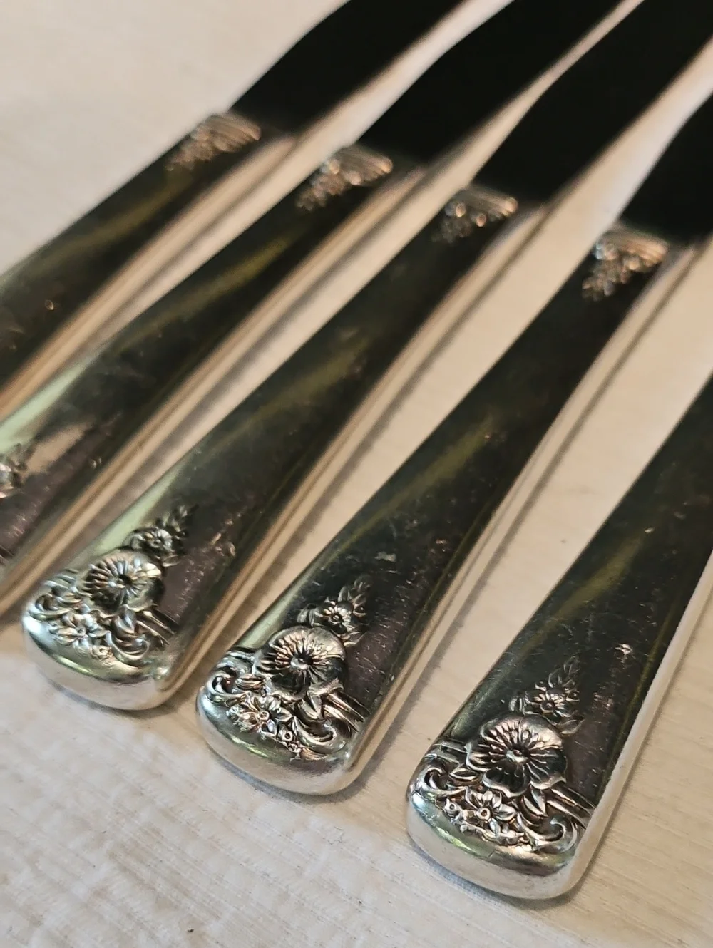 5 Dinner Knives - 1930's Floral Adoration Pattern